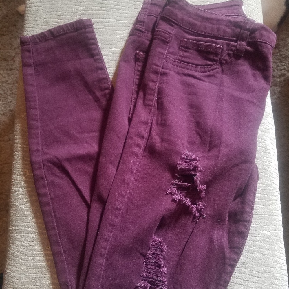 Distressed stretch jean in burgundy...